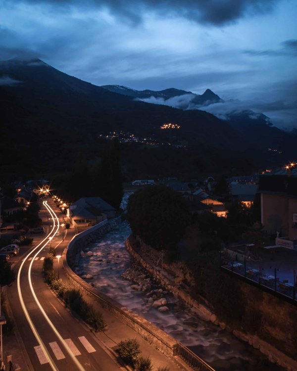 What's the Key to a Flavorful and Moist Mediterranean Stuffed Chicken?